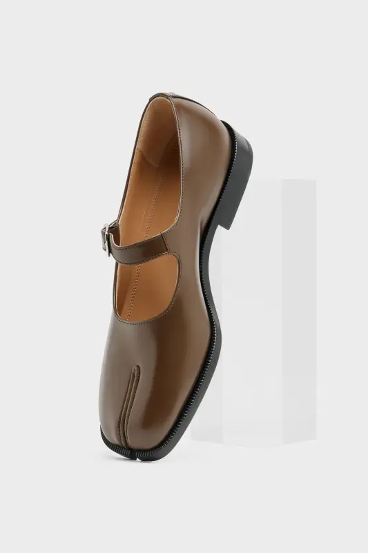 Maison Margiela Womens Brown Leather Tabi Mary-Jane Shoes Wood online